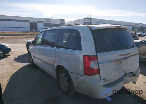 2011 Chrysler Town & Country Touring z USA, uszkodzony, nr VIN 2A4RR5DG3BR675782